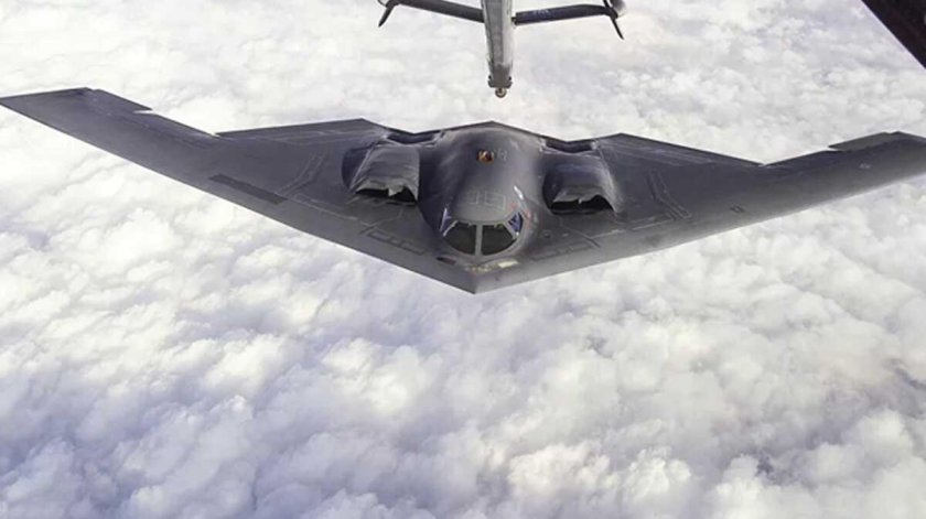 B 2 spirit стелс бомбардировщик