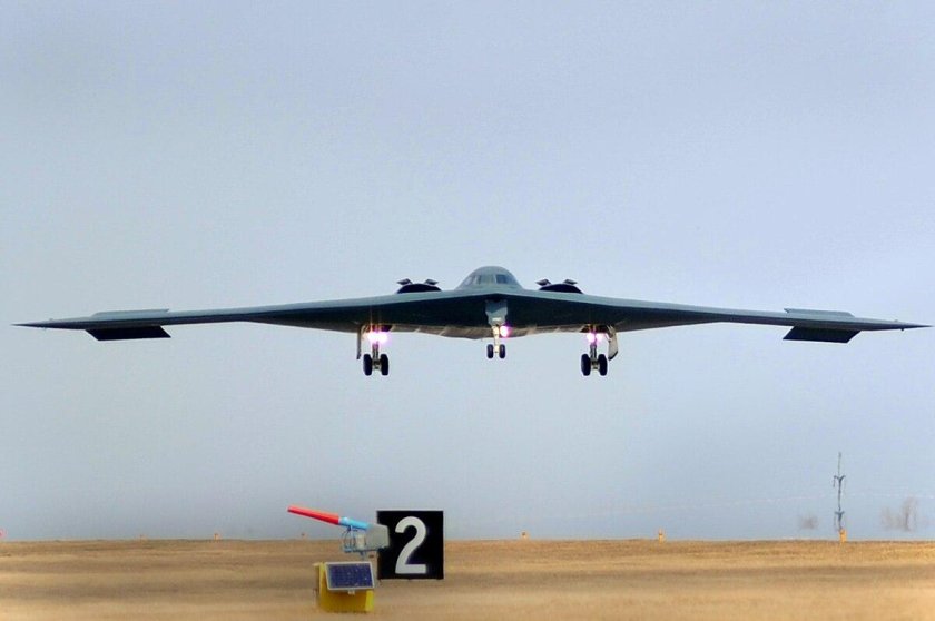 Стелс-бомбардировщик b-2