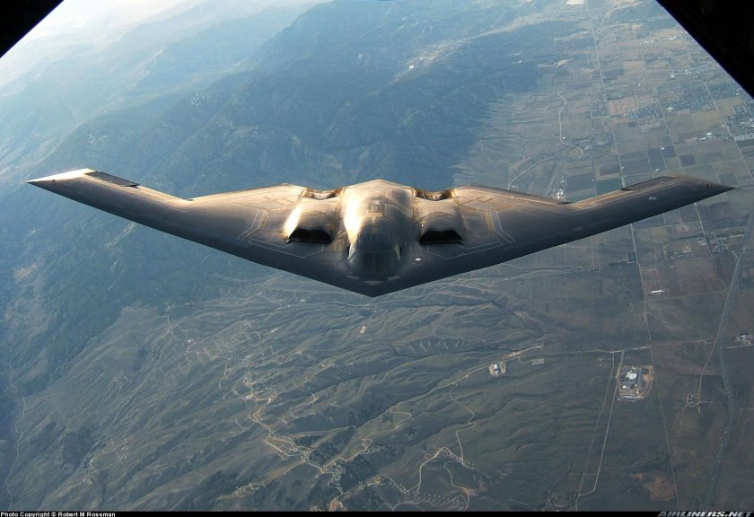 Стелс-бомбардировщик b-2