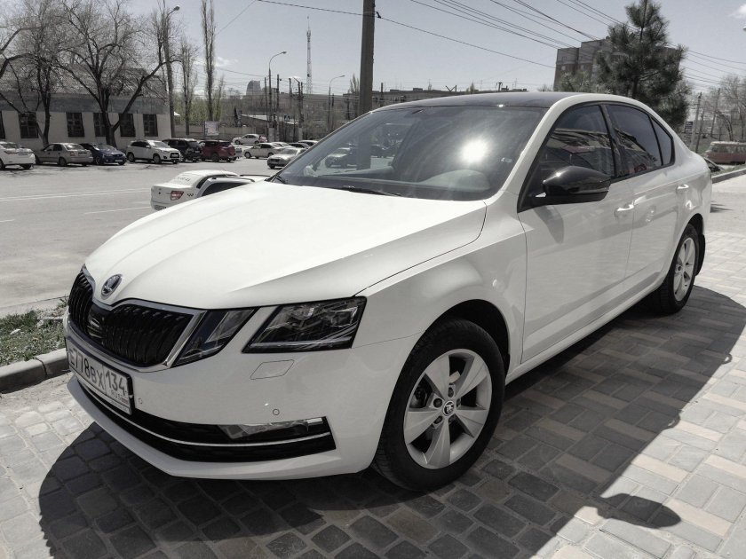 Шкода Октавия а8 белая