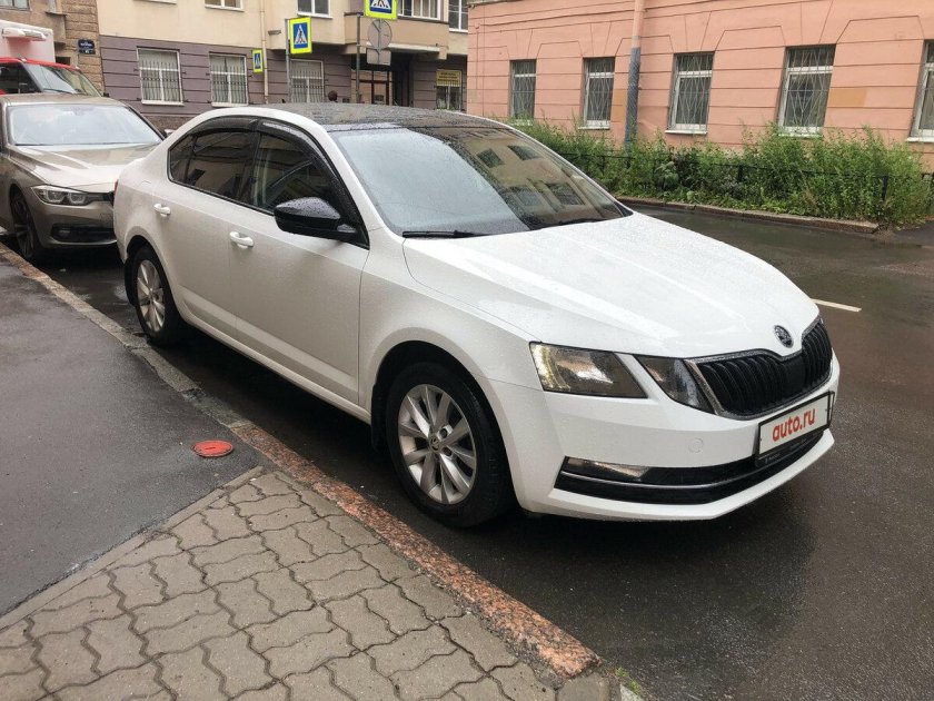 Skoda Octavia a7 Рестайлинг белая