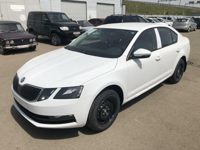 Skoda Octavia 2019 белая