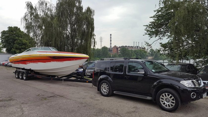 Nissan Pathfinder с прицепом