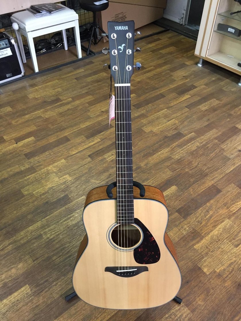 Yamaha fg800