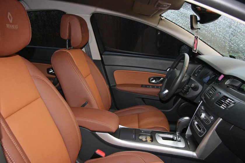 Renault Latitude салон