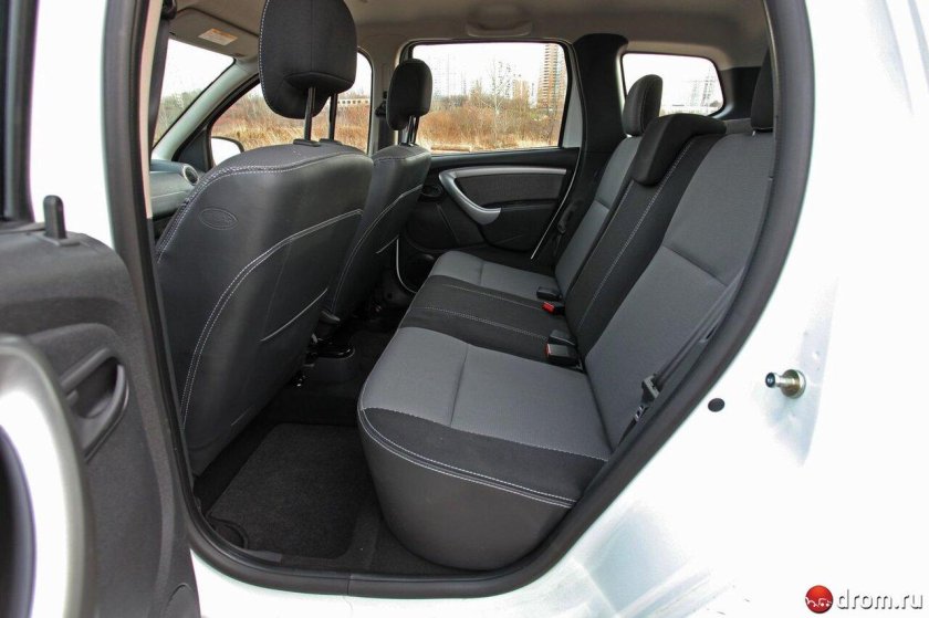 Renault Duster салон сзади