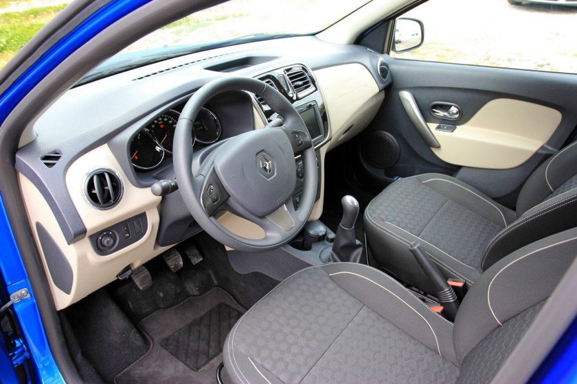 Логан 2 салон