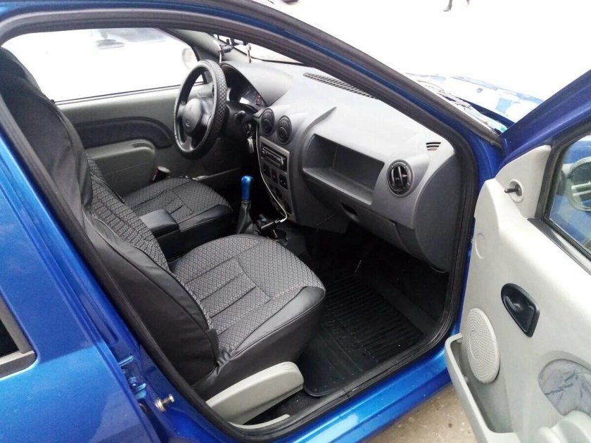 Синий салон Рено Логан 1