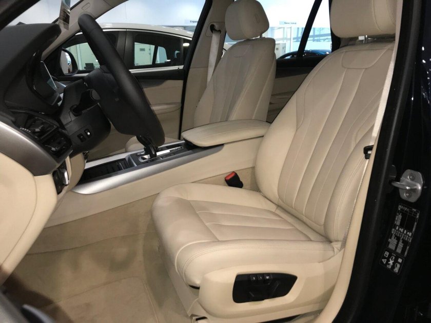 БМВ х5 бежевый салон