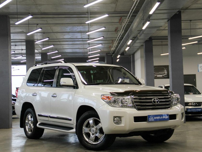 Автосалон ленд Крузер в Москве