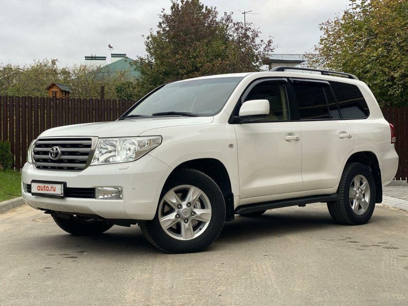 Toyota land cruiser 200 2011