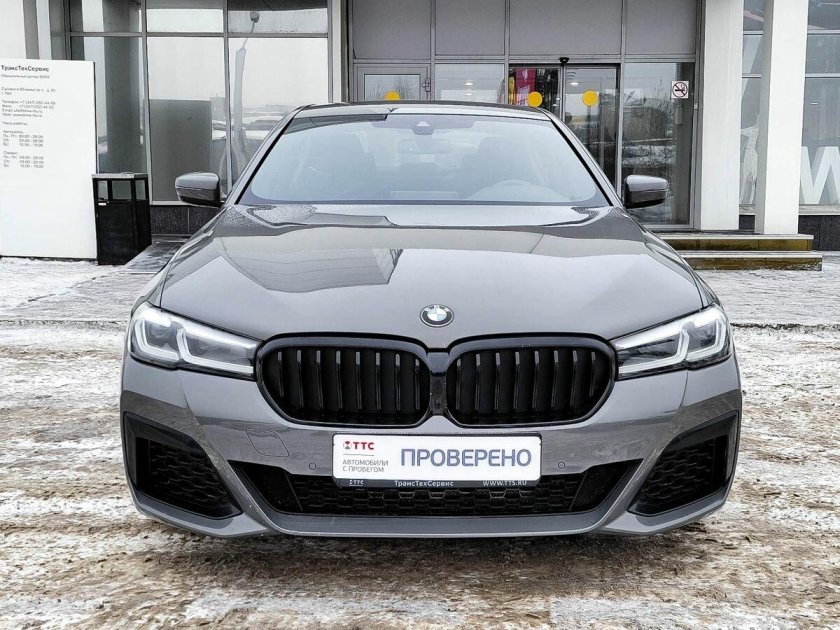 Серая бмв