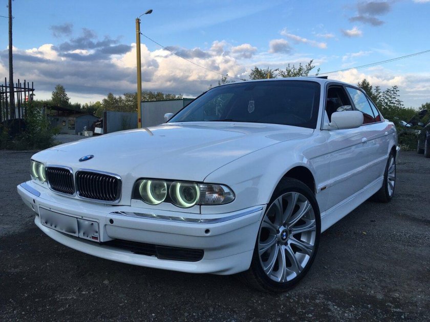 BMW 7 2000
