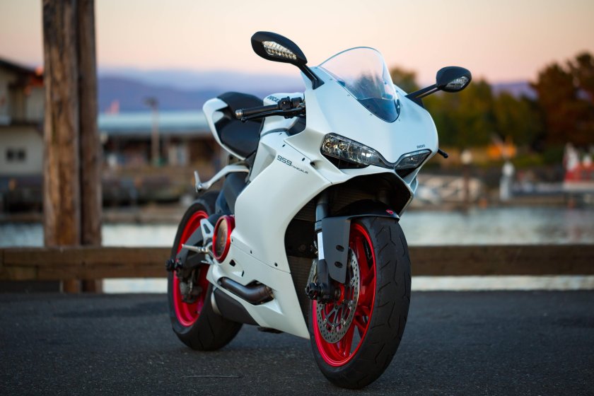 Ducati Panigale v4 белый