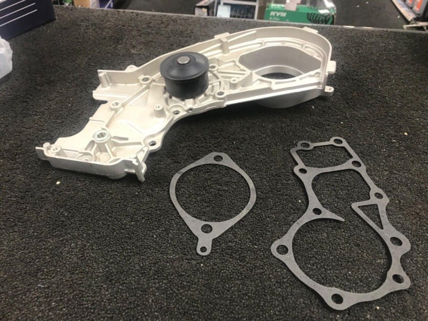 Помпа Тойота Эстима Люсида дизель 2,2