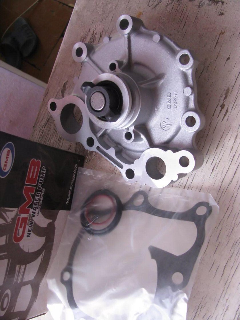 Помпа Тойота тундра