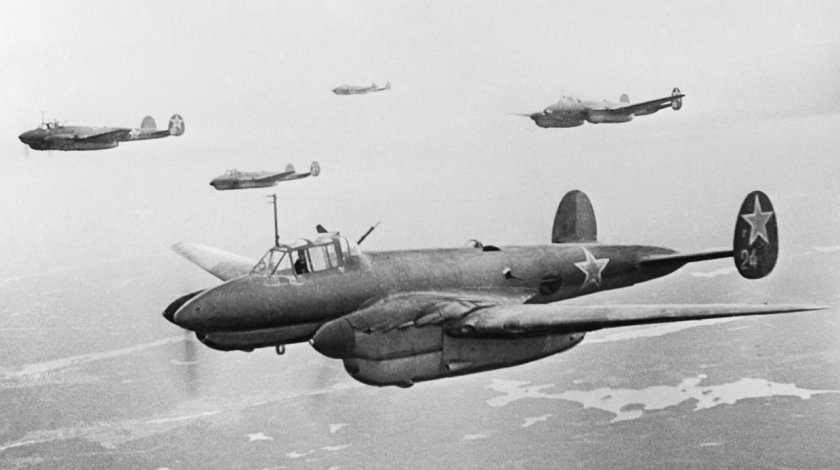 Пе-2 бомбардировщик