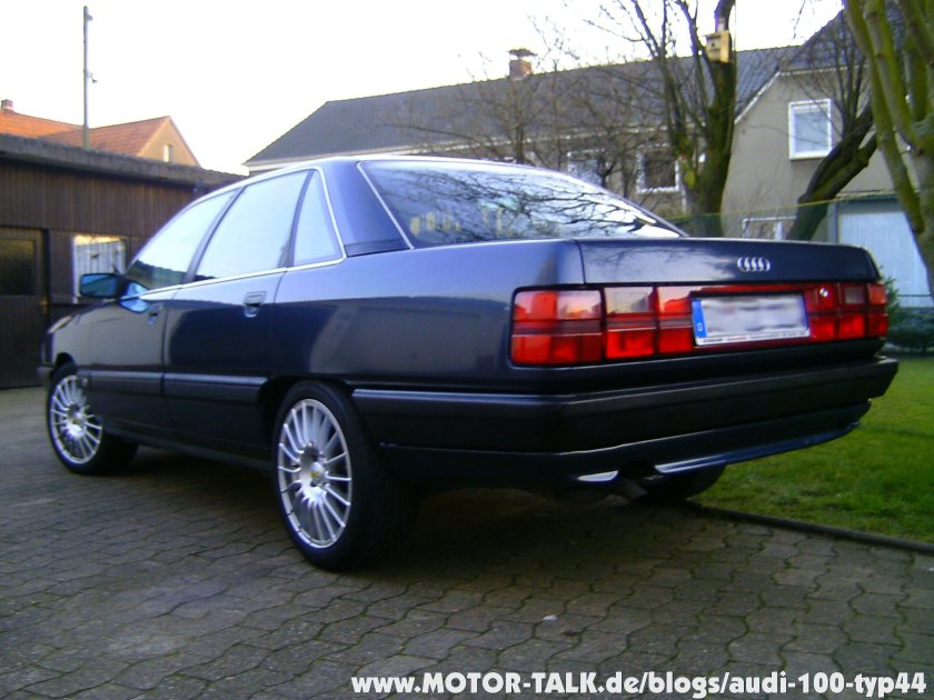 Ауди 100 с3 черная