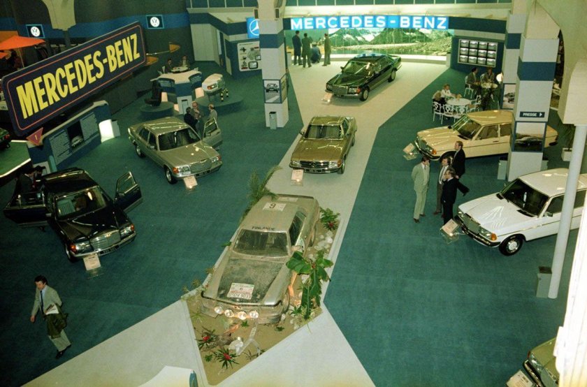 Музей мерседес бенц в штутгарте