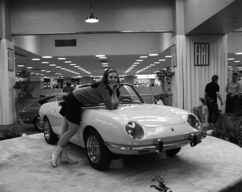 Нелл Теобальд