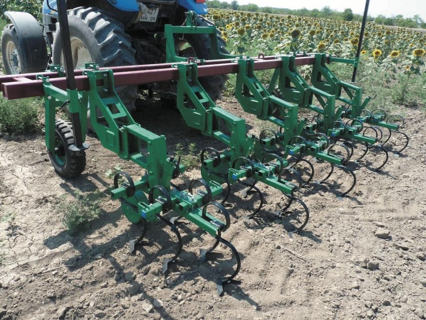 Культиватор-растениепитатель КРН-4.2