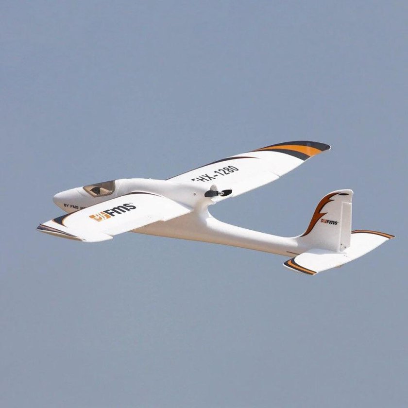 Радиоуправляемый самолет с толкающим винтом