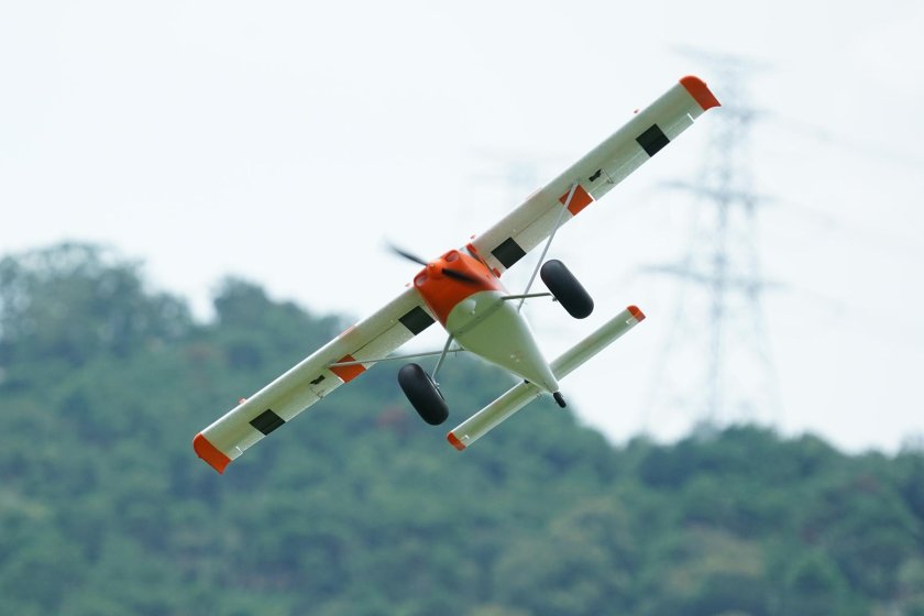 Радиоуправляемый самолет fms