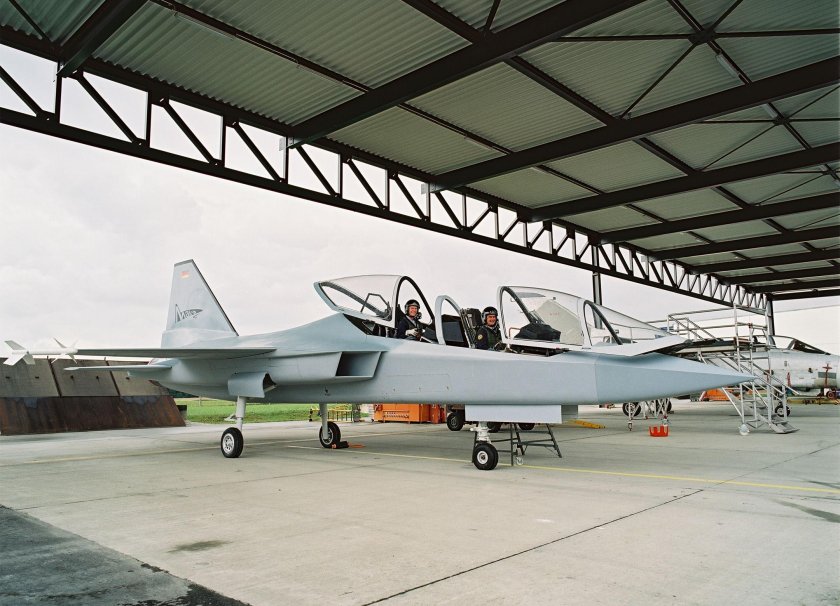 Учебно-тренировочный самолет