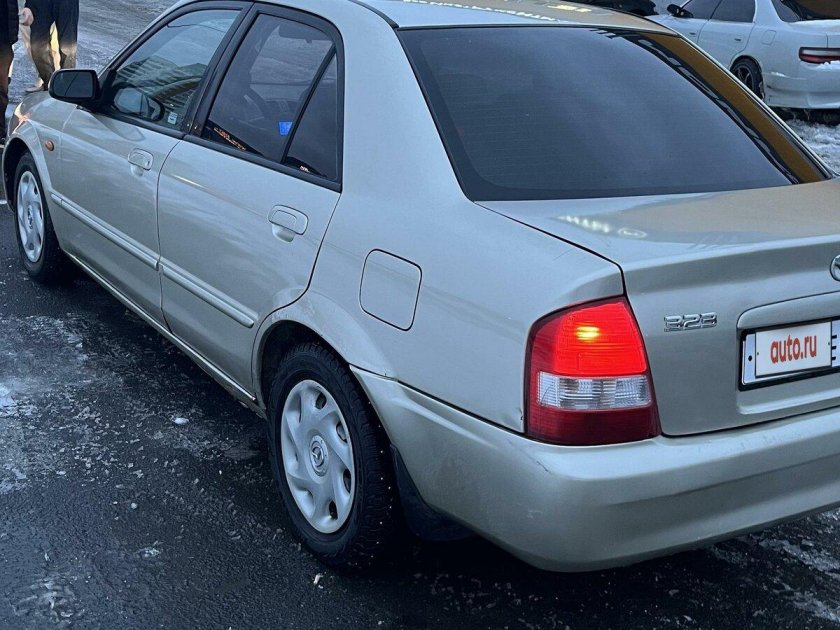 Мазда фамилия 2003 седан