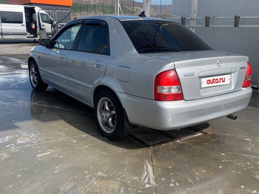Мазда фамилия 2003 седан
