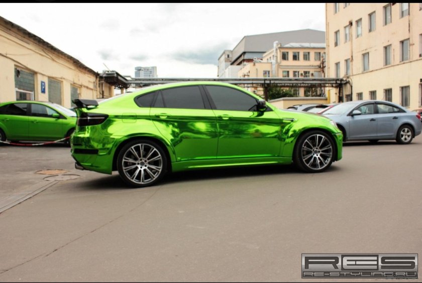 BMW x6m зеленый цвет