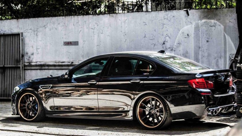 BMW m5 f10 Black Tuning