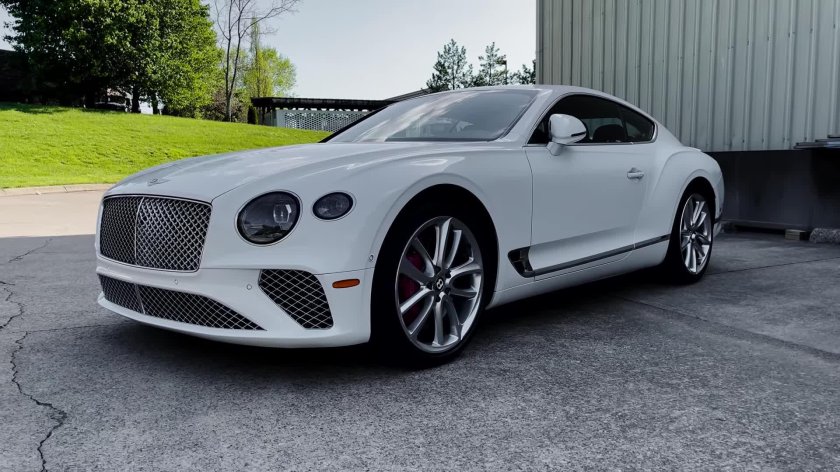 Бентли Континенталь 2022