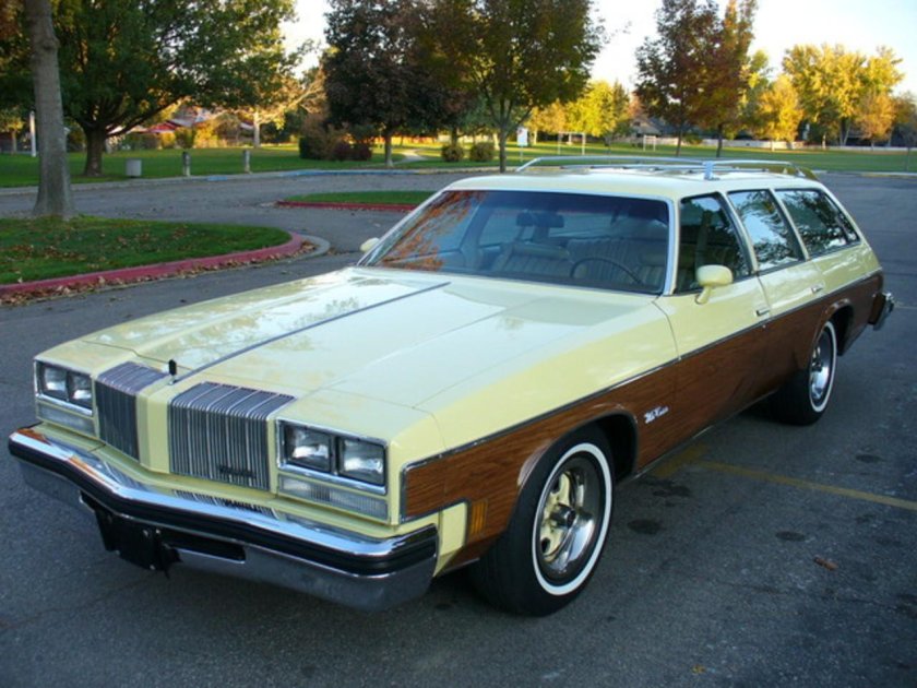 Oldsmobile Vista Cruiser 1977