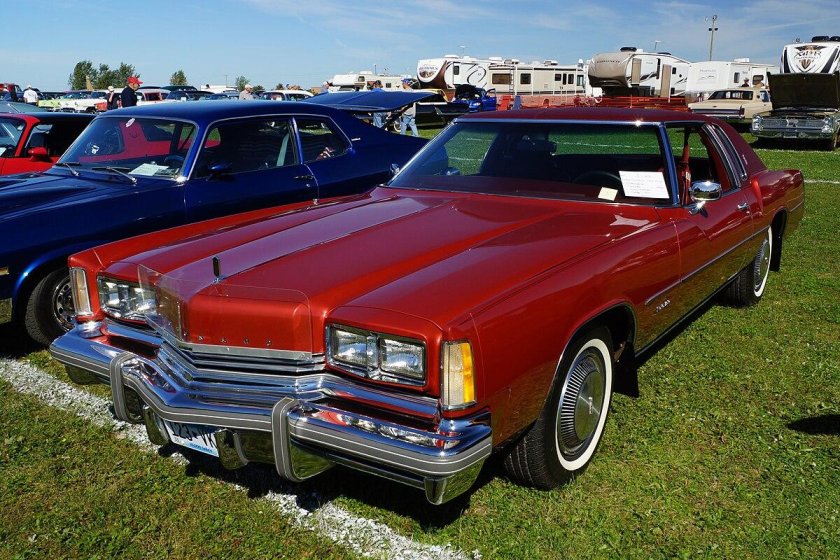 Олдсмобиль Торнадо 1976