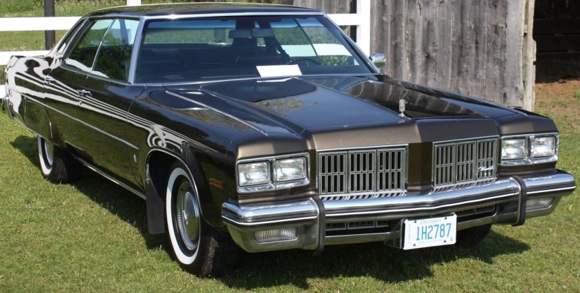Олдсмобиль 1975