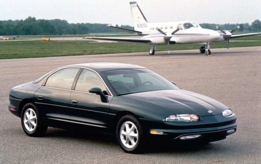 Олдсмобиль Аврора 1995