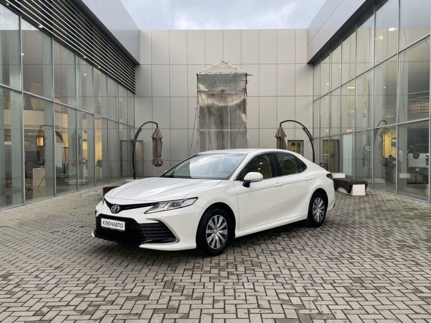 Тойота Камри 2022