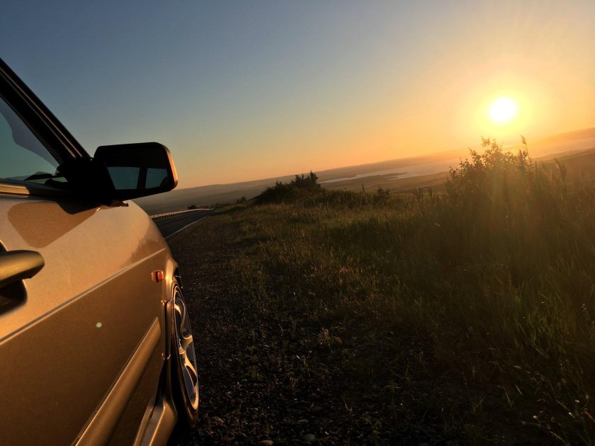 Машина на закате