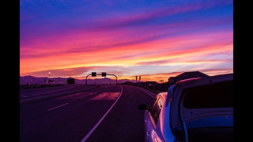 Машина на закате