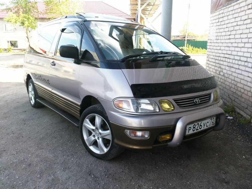 Тойота Estima Emina