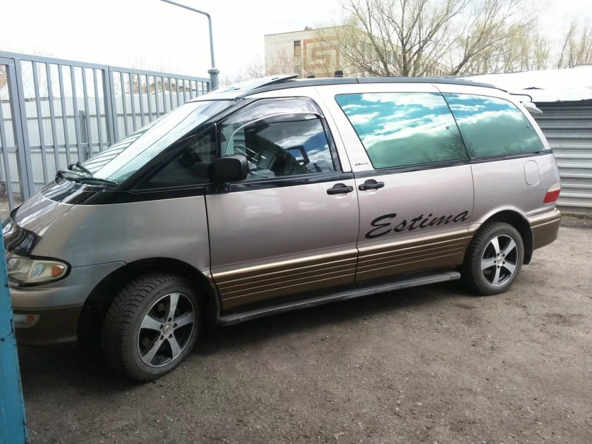 Тойота Estima Emina