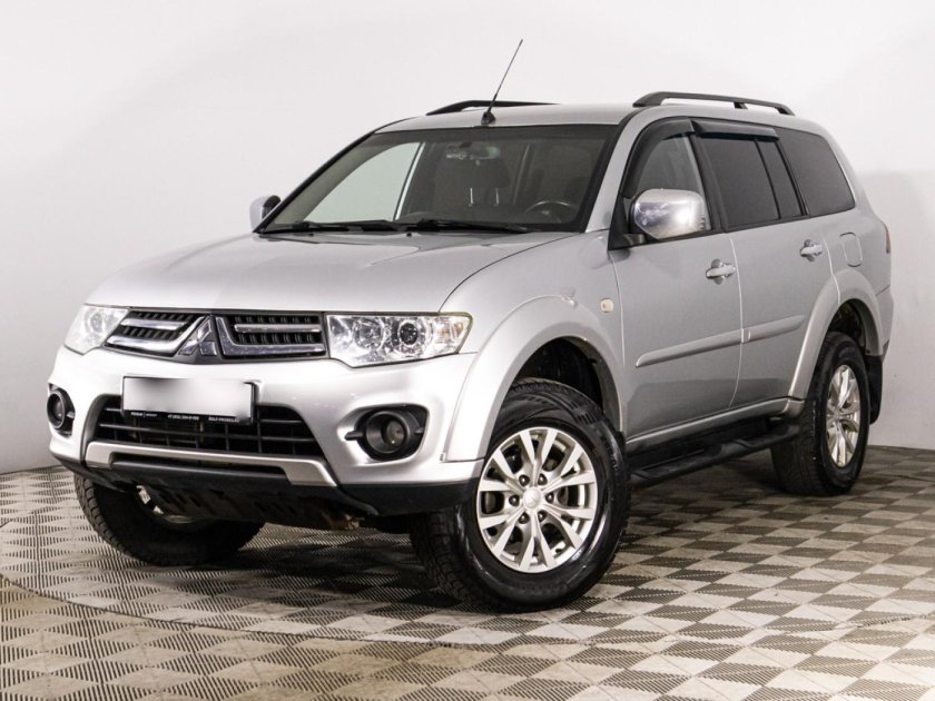 Mitsubishi pajero sport 2013