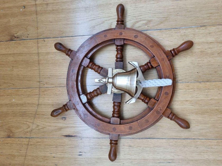 Рында колокол на штурвале
