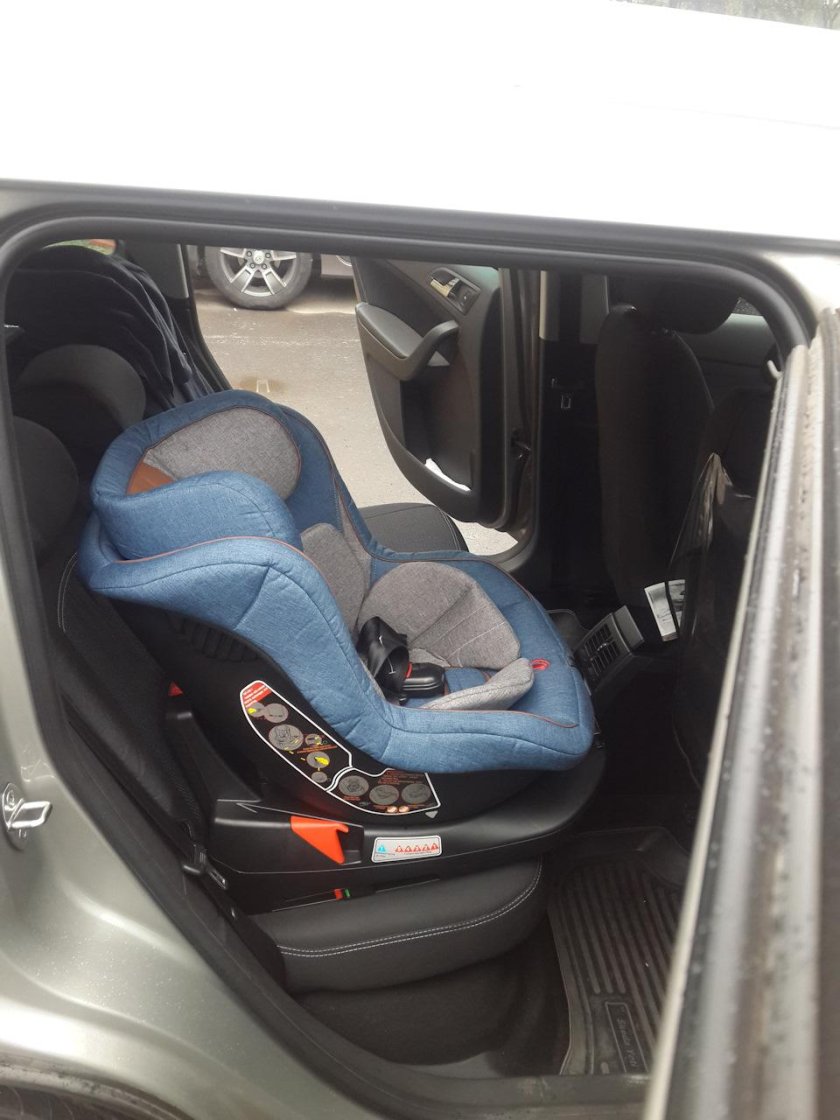 Isofix крепление детского автокресла Шкода Рапид