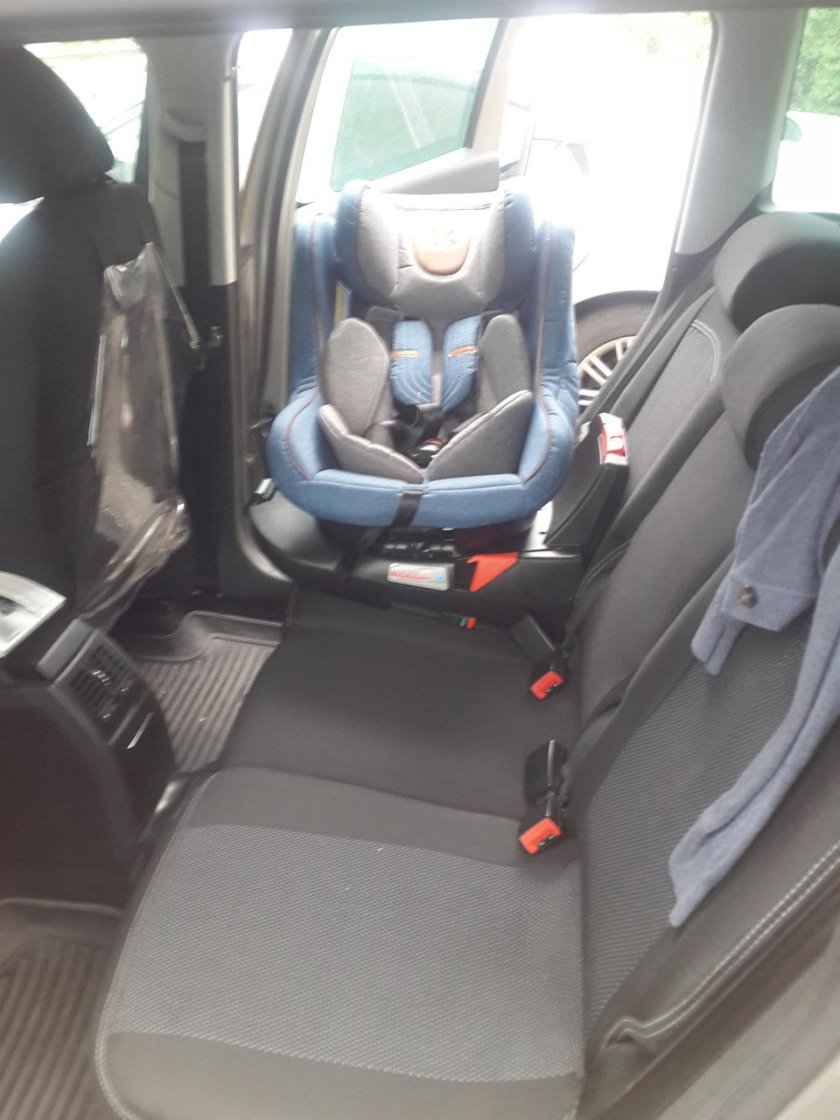 Шкода Йети изофикс