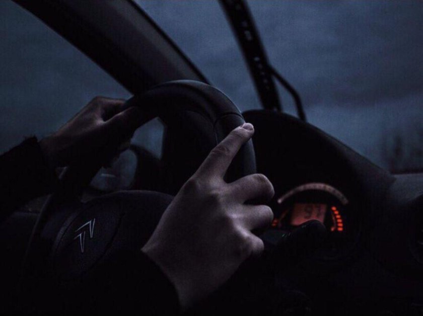 Мужчина в машине Эстетика