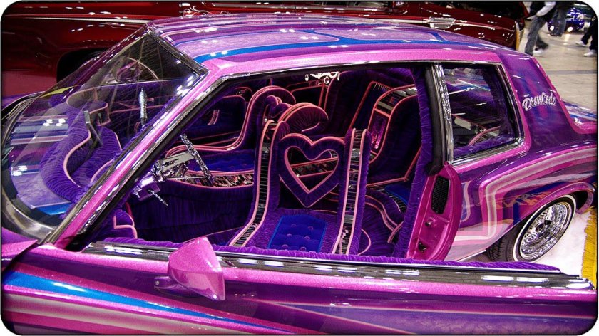 Фиолетовая машина