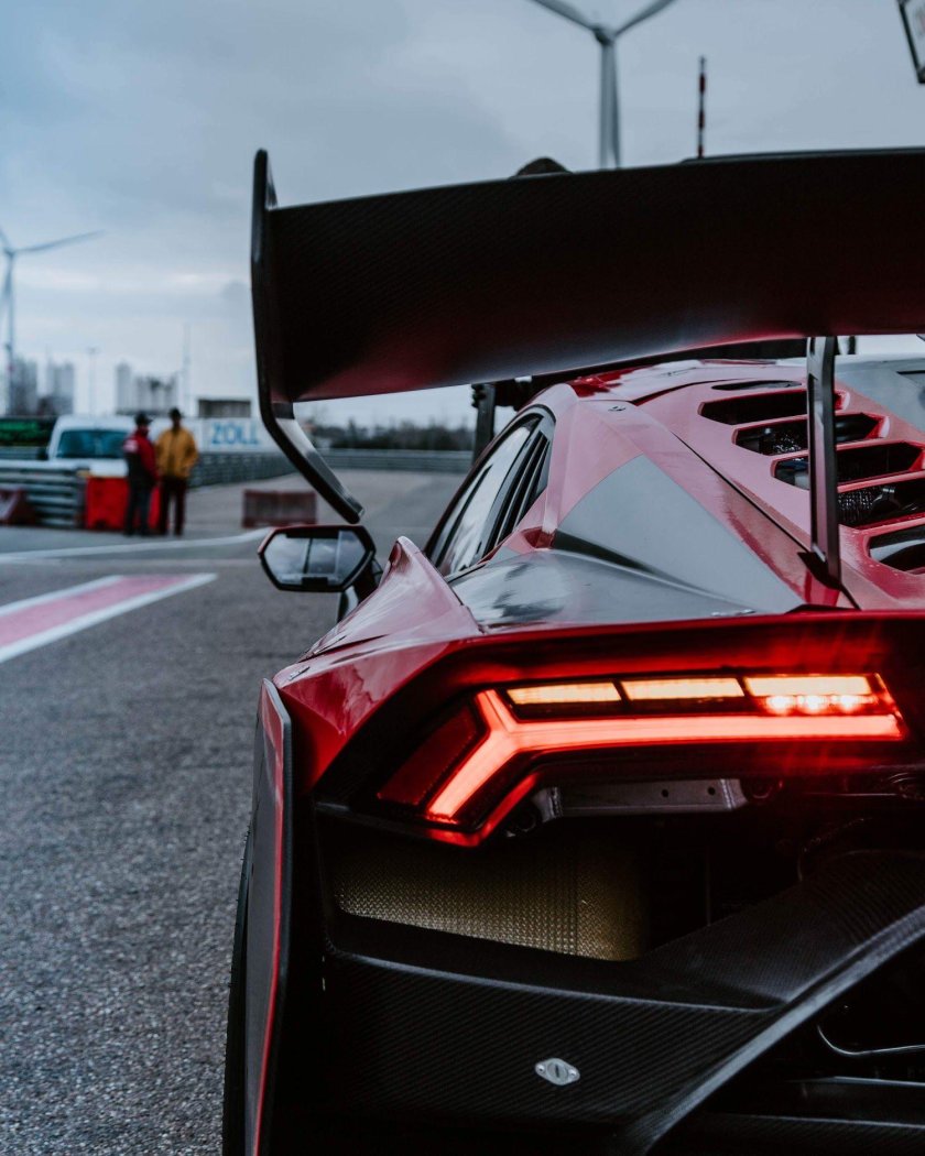 Lamborghini Veneno сзади