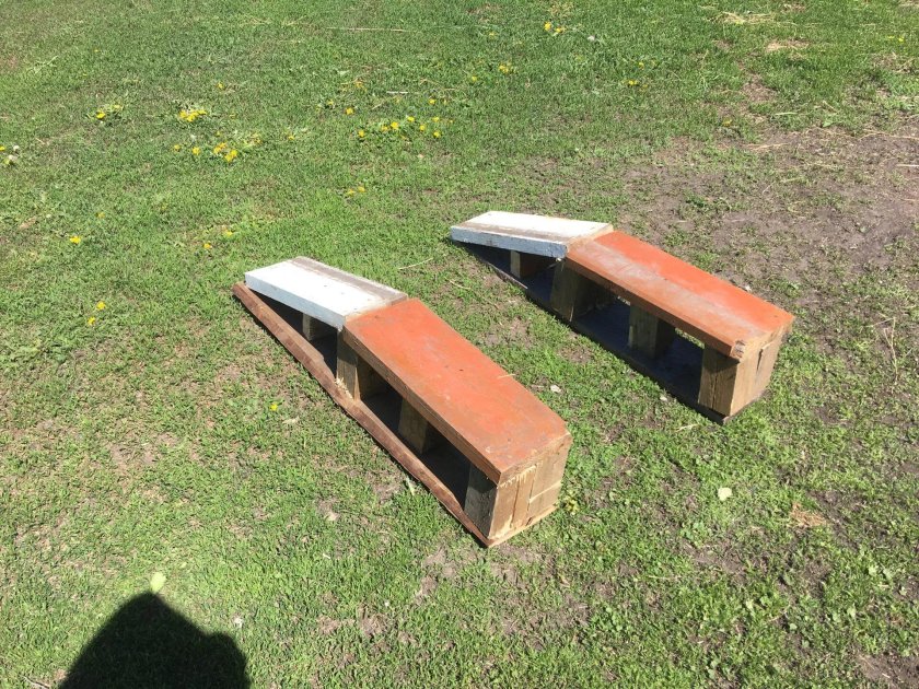 Деревянная эстакада для автомобиля